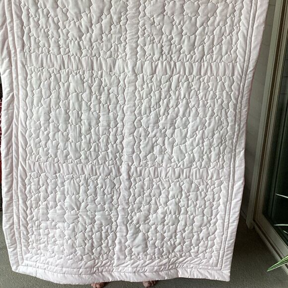 NWT. Hand Crafted Large Lap Quilt in Pinks - Picture 16 of 16